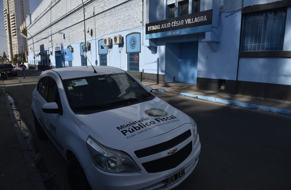 Allanaron la sede de Belgrano, por el supuesto exceso de público en el partido con Deportivo Riestra