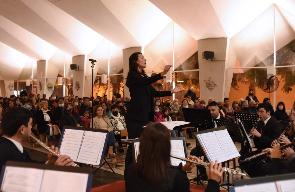 Se realiza el Concierto Sinfónico en Arroyito con la Banda Municipal y la dirección de Erin Bodnar