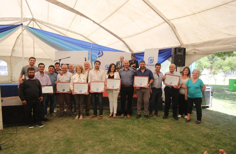 Premió a los empresarios del año en General Alvear: “Tienen que servir de inspiración para seguir luchando”, dijo Jorge Noguerol