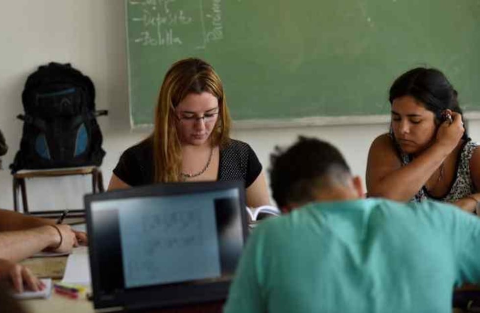 Famosos argentinos se suman a una campaña para que mendocinos puedan estudiar en la universidad