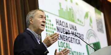 Schiaretti Presentó el Programa BioCba - B100C de Autoconsumo de Biodiesel 100 % para reemplazar combustibles contaminantes
 por biocombustibles y producir con autonomía energética. (Gobierno de Córdoba)