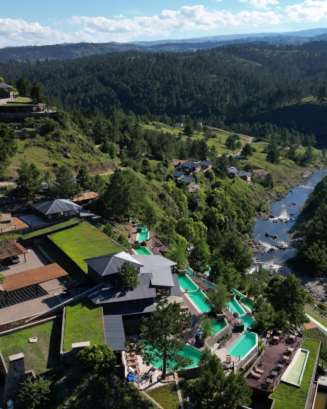 El lugar ofrece 22 piletas climatizadas ideales para disfrutar en una escapada. (Foto: Instagram)