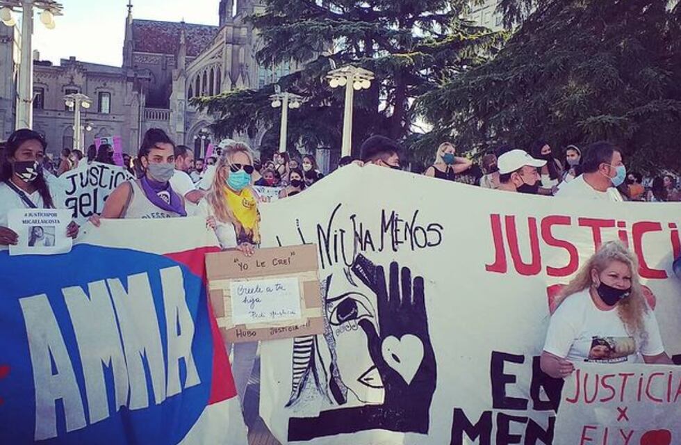 Marcha por todas: multitudinaria convocatoria en la Plaza San Martín