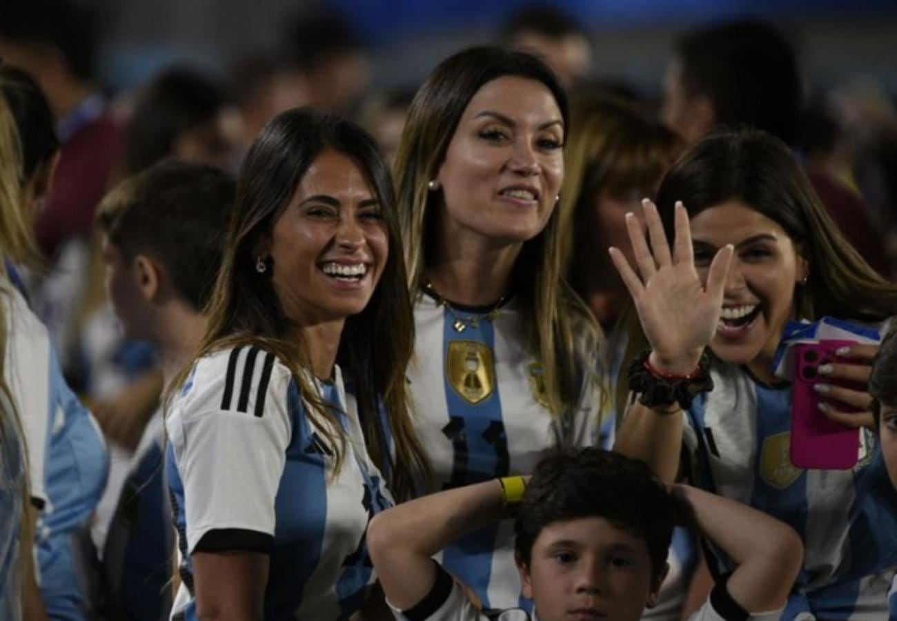 Antonela Roccuzzo, Jorgelina Cardoso y Camila Galante.