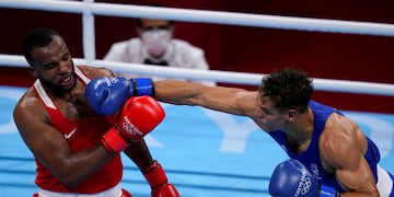 La pelea de los Juegos Olímpicos tuvo un episodio parecido al que protagonizaron Mike Tyson y Evander Holyfield hace 24 años.