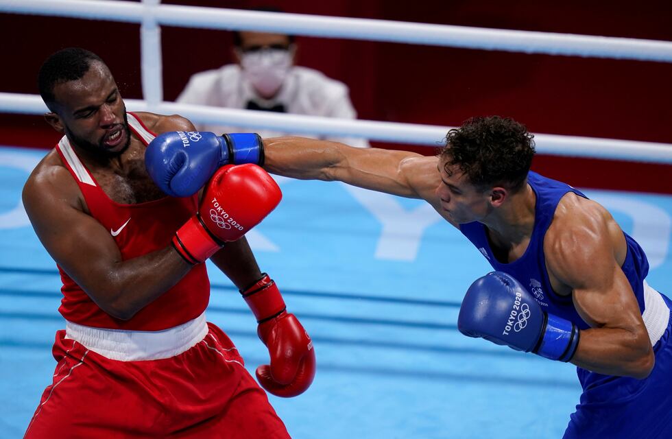 Como Mike Tyson contra Evander Holyfield: un boxeador intentó morder a su rival en los Juegos Olímpicos