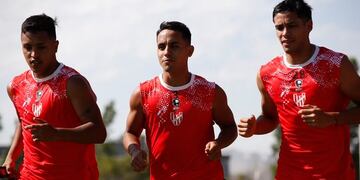 Sebastián Corda (al centro), el primer refuerzo de Instituto que ya inició la pretemporada con sus nuevos compañeros (Foto: Prensa Instituto).