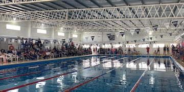 exitoso torneo de natación en Chaves