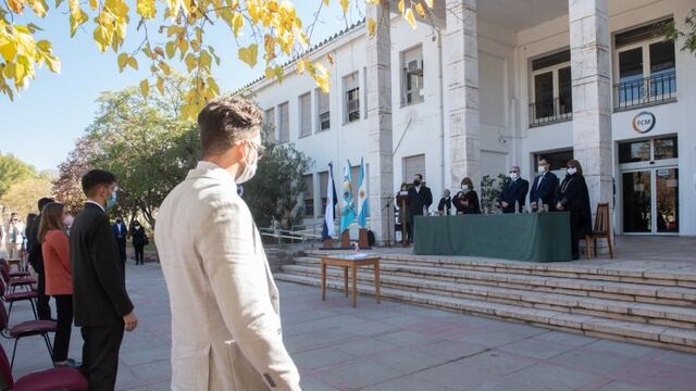 La Facultad de Ciencias Médicas de la UNCUYO realizó el acto de juramento de 106 médicas y médicos.