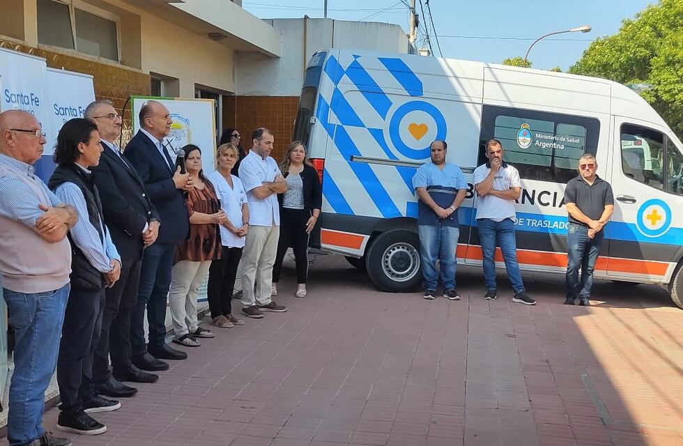 Perotti y Calvo entregaron una ambulancia para María Juana