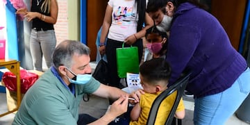 Los menores entre 3 y 11 años, con 52% por ciento de vacunados (José Hernández/ La Voz).
