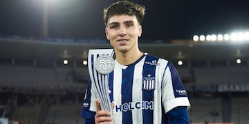 El juvenil marcador central Santiago Fernández, de lo mejor que mostró Talleres.