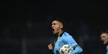 Matías Suárez venía recuperando su nivel, pero una lesión lo deja afuera de la visita a Belgrano a Atlético Tucumán (Facundo Luque / La Voz).