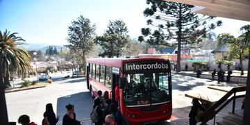 Terminal de colectivos en Unquillo, colectivos interurbanos, transporte interurbano (Pedro Castillo)