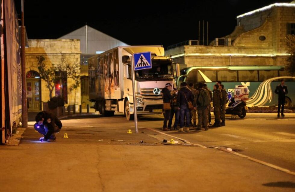 Un auto atropelló a 14 personas en Jesuralén y aseguran que se trató de un ataque terrorista