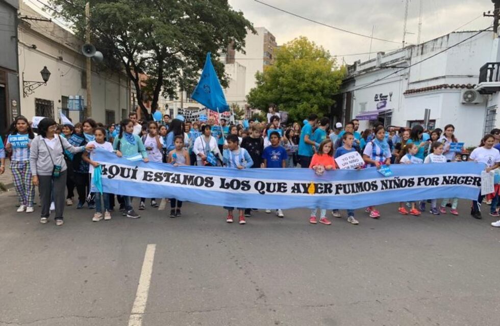 En el Día de la Mujer salteños marchan por la vida