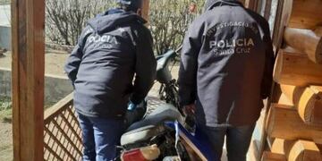 El Calafate: tras una denuncia en agosto, se realizó un allanamiento y recuperan una moto
