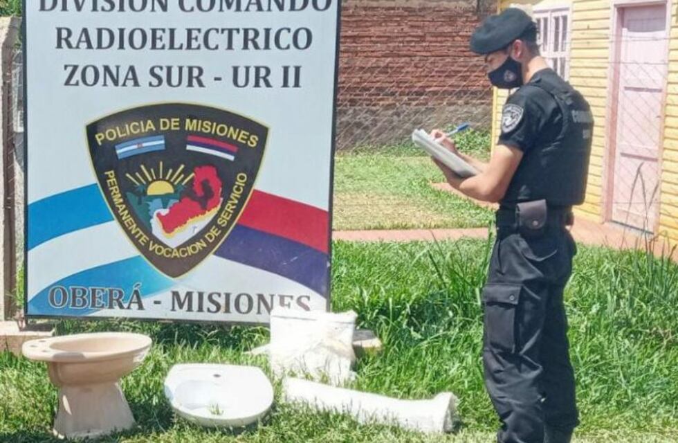 Tiene 13 años y le robó al padrastro un juego de baño completo