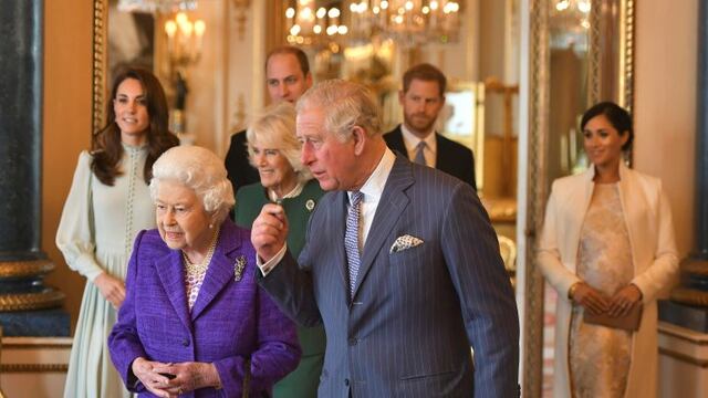 La reina Isabel II acordó un período de transición y apoyó al príncipe Harry y a Meghan Markle\u002E
