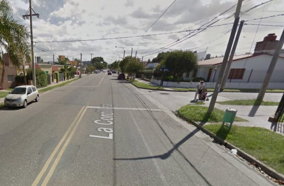 Video: así roban a mano armada, en plena luz del día, un maxiquiosco en Córdoba