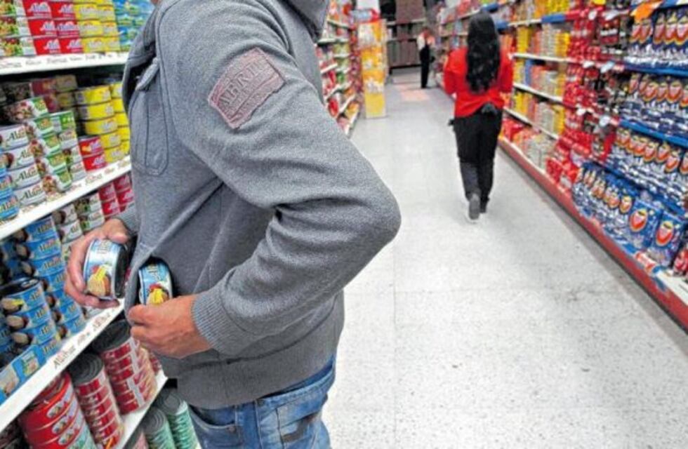 Supermercados comenzaron a colocar alarmas a fiambres, carnes y lácteos