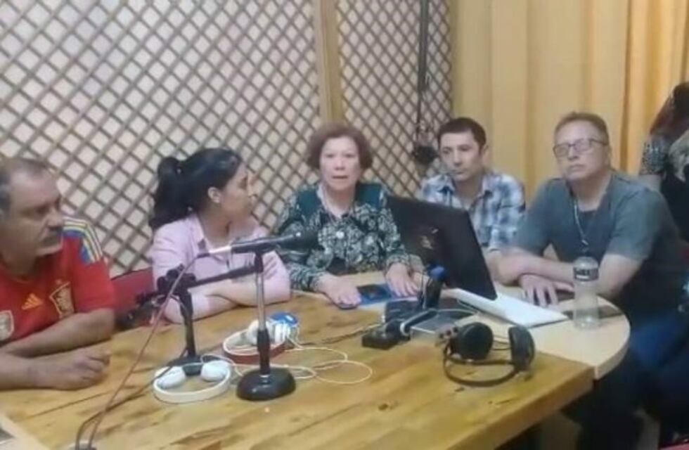 Compañeros de la locutora agredida salieron a defender al dueño de la radio