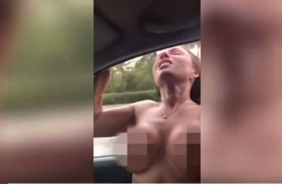 Punta Cana: una mujer se colgó en topless por la ventana de un auto y sufrió una muerte brutal