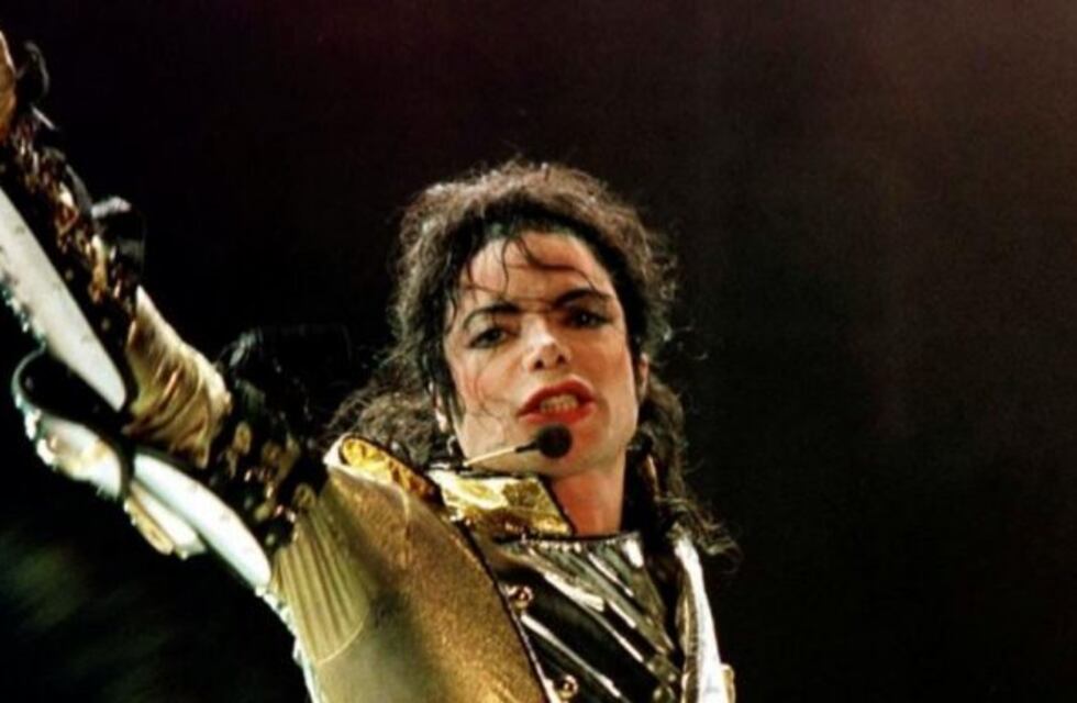 La autopsia al cuerpo de Michael Jackson reveló que era calvo y tenía cientos de cicatrices