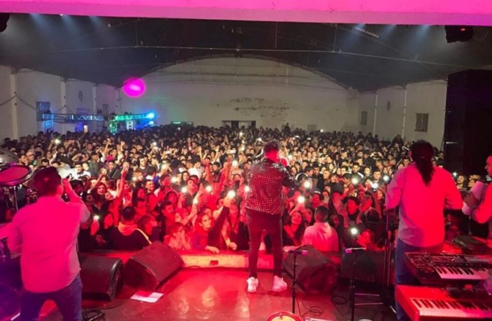 Susto para Damián Córdoba y el embarazo de su esposa en pleno baile de San Francisco del Chañar