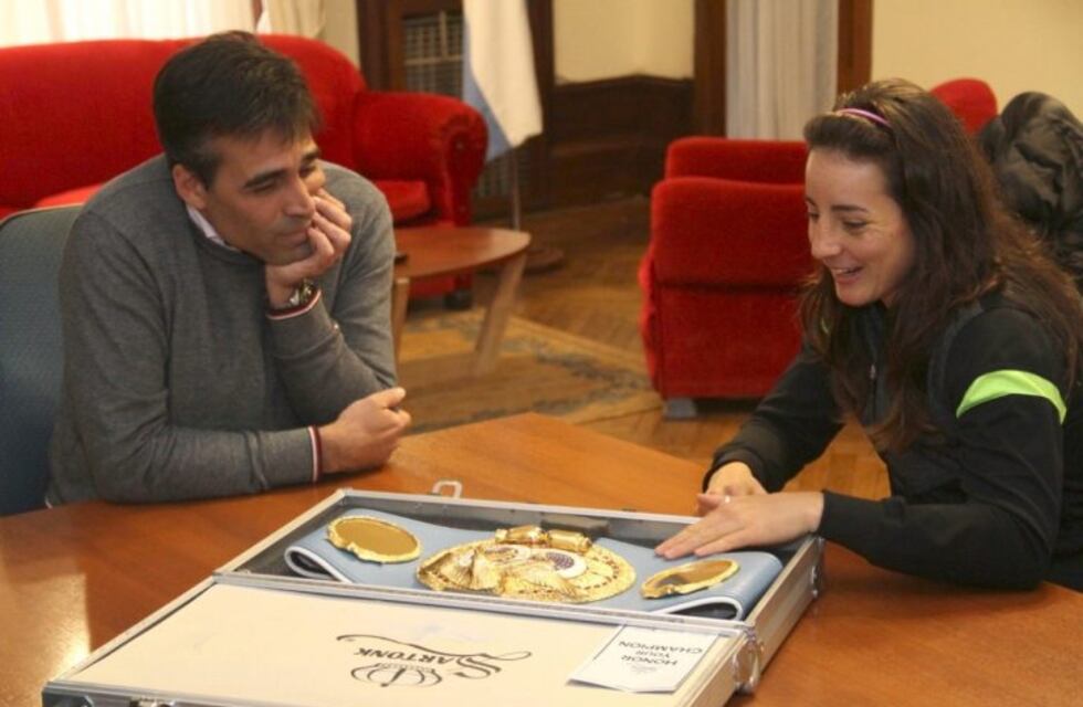 López recibió a Guanini tras la exitosa primera defensa del título del Mundo