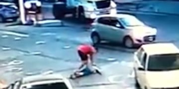 Un motochorro fue noqueado por su víctima en San Antonio de Padua\u002E