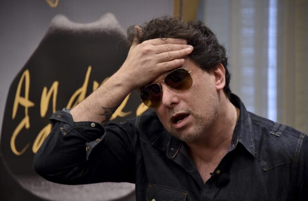 Calamaro pidió a sus fans que no utilicen celulares durante sus recitales en el Grand Rex