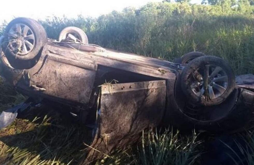 Se despistó, dio varios tumbos y terminó en un zanjón cerca de Ramallo