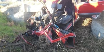 El Fiat Regata impactó contra un árbol en el ingreso a La Toma\u002E