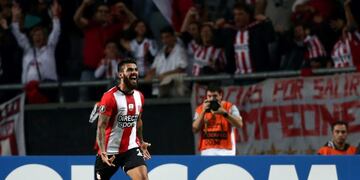 Soccer Football - Copa Libertadores - Argentina's Estudiantes v Colombia's Atletico Nacional - Ciudad de La Plata stadium, La Plata, Argentina - 19/4/2017. Estudiantes' Javier Toledo celebrates after he scored a goal. REUTERS/Marcos Brindicci