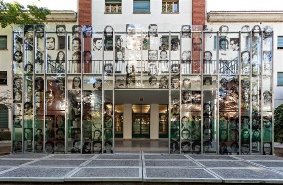 Restablecen una recompensa de 500 mil pesos por información de cinco represores prófugos