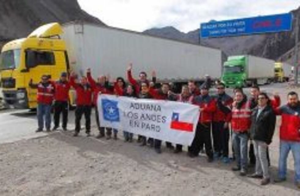 Empleados de la Aduana de Chile harán paro y se movilizarán el 12 y 13