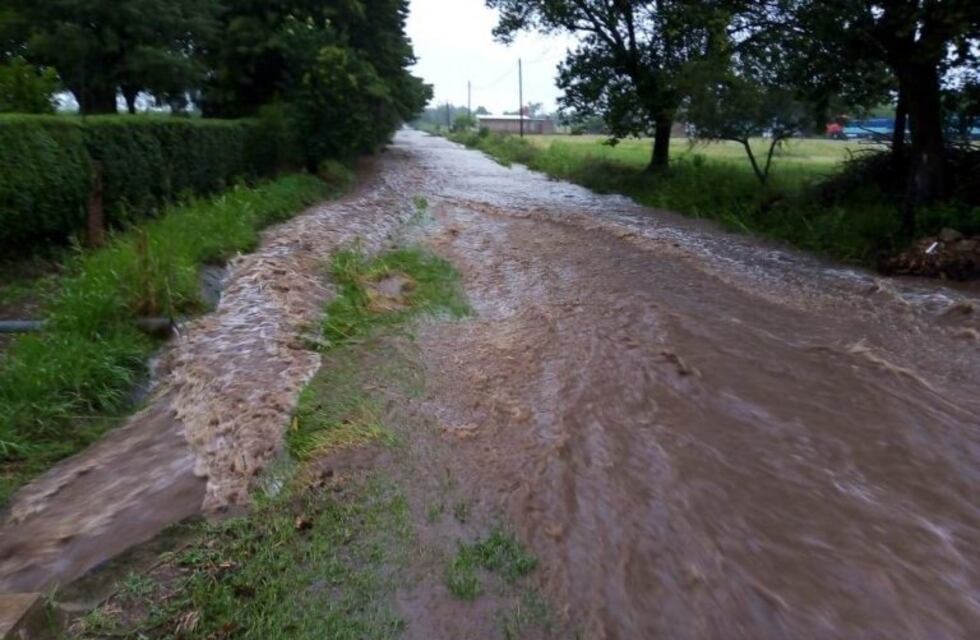 Colonia Caroya: evacuaron a cinco familias por las lluvias