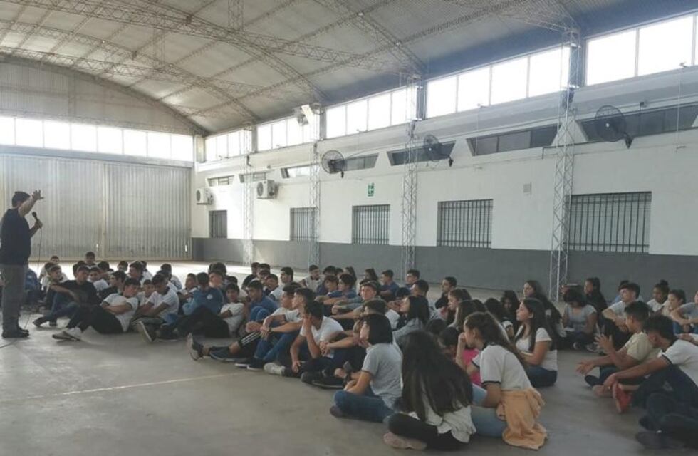 En el IPETAYM Nº 68 brindaron dos charlas sobre seguridad