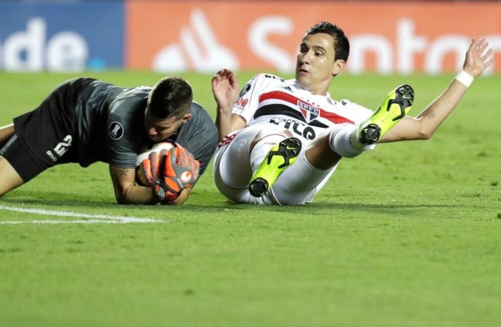 Herrera le pone seguro al arco de Talleres y a la clasificación en Brasil