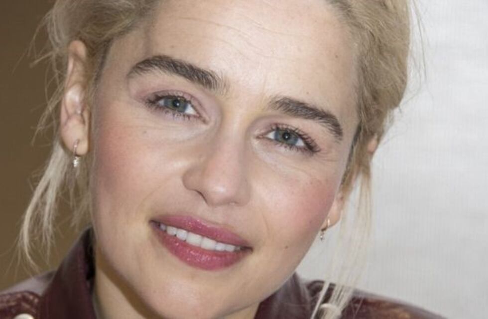 La curiosa estrategia de Emilia Clarke para caminar por la calle sin que la reconozcan