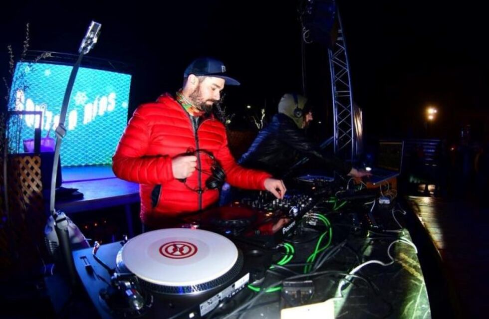 Escena electrónica en la Fiesta Nacional de la Noche Mas Larga