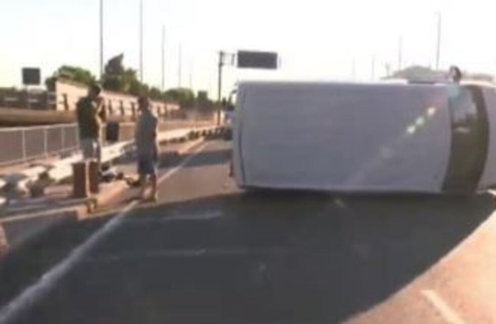 Tres personas heridas tras dos choques y un vuelco en la avenida General Paz