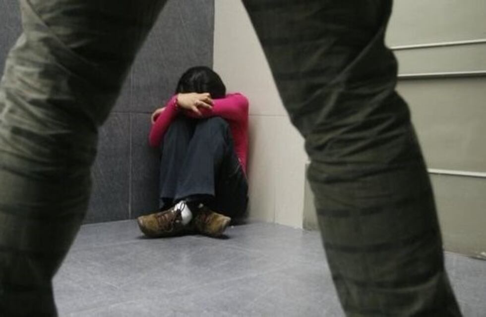 Un fiscal pide 18 años de prisión para un hombre acusado de abusar de su hijastra