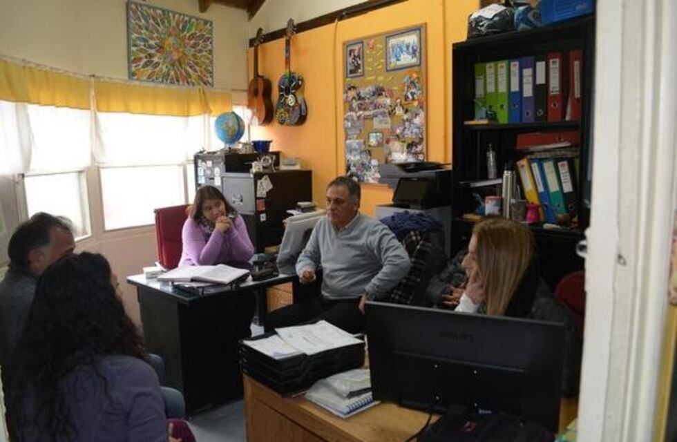 Tras el robo que sufrió la institución, el Ministro de educación visitó el CAAD