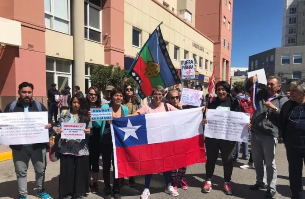 El Consulado de Chile en Comodoro, fue escenario de manifestaciones