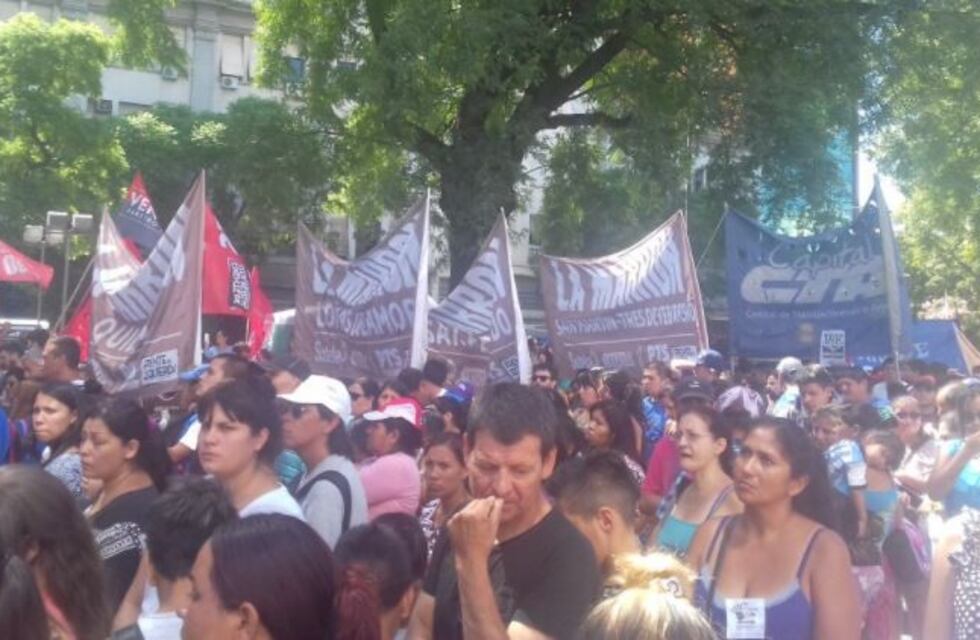 Corte total en 9 de Julio y Belgrano por la protesta de los trabajadores del Posadas