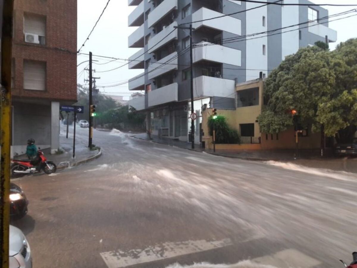 Calles anegadas en Córdoba tras la tormenta\u002E