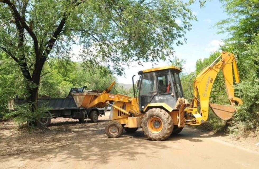 Carlos Paz: comenzó el operativo de limpieza de la costanera