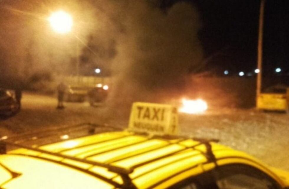 Taxistas neuquinos realizan cortes tras el violento asalto que sufrió un colega